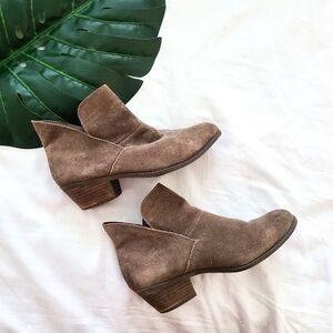 Me too zale slip on booties